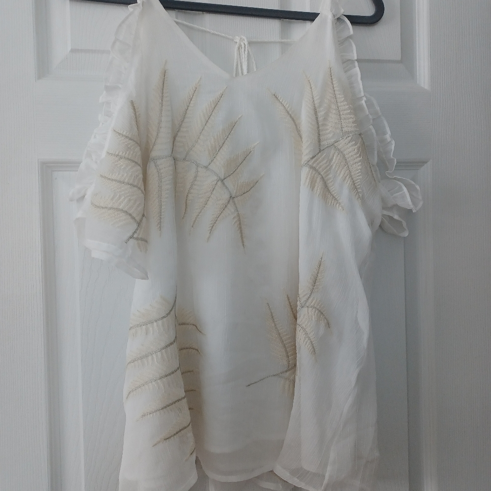 Gimmicks Floral Embroidered Blouse